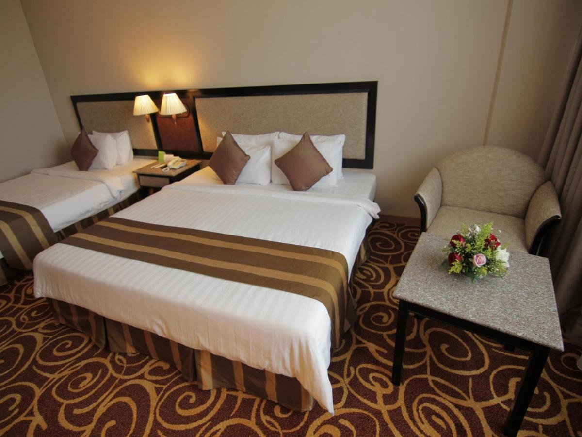 מירי Mega Hotel Sdn Bhd מראה חיצוני תמונה