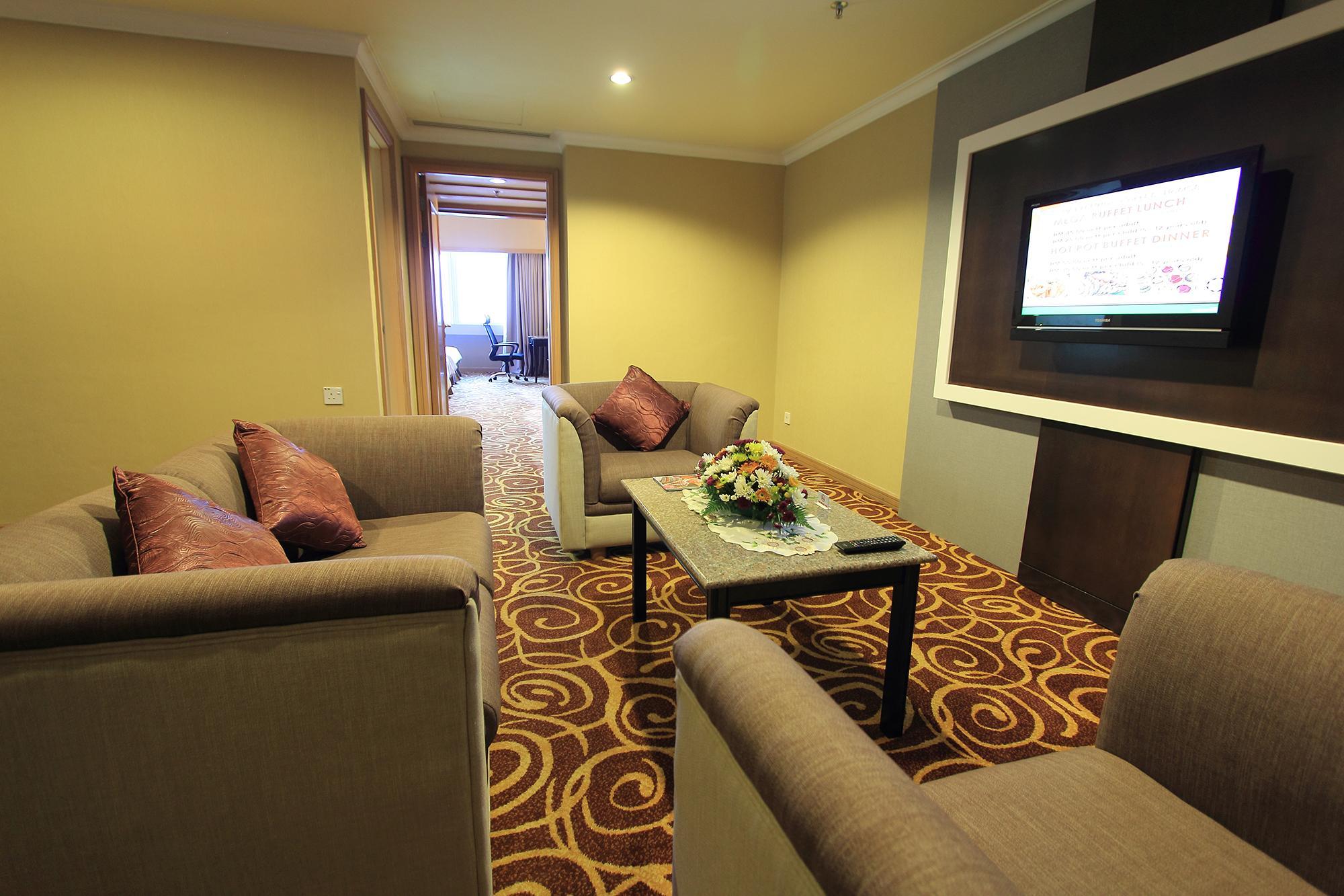 מירי Mega Hotel Sdn Bhd מראה חיצוני תמונה