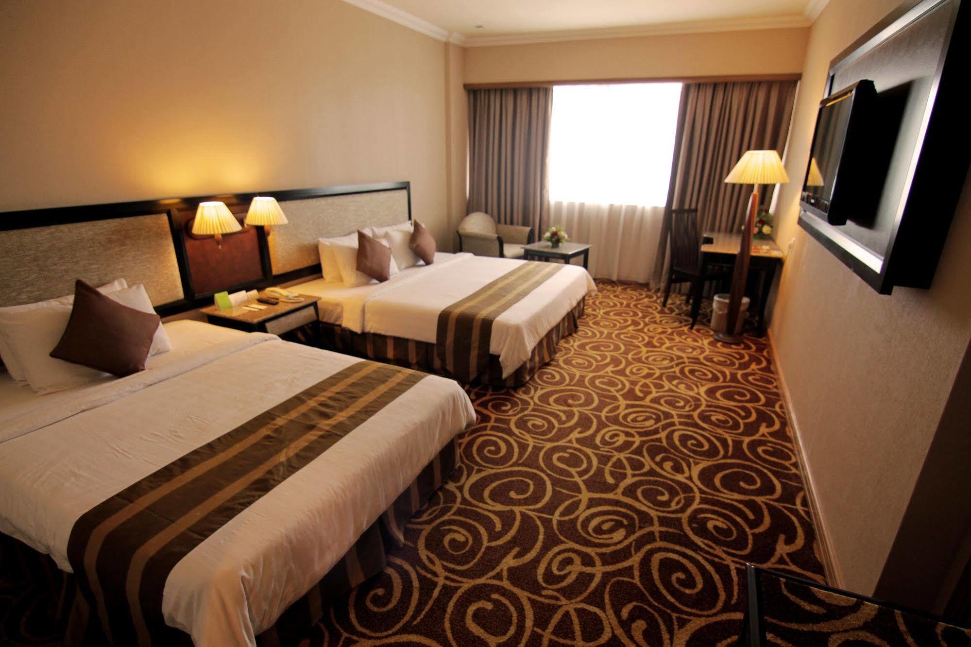 מירי Mega Hotel Sdn Bhd מראה חיצוני תמונה