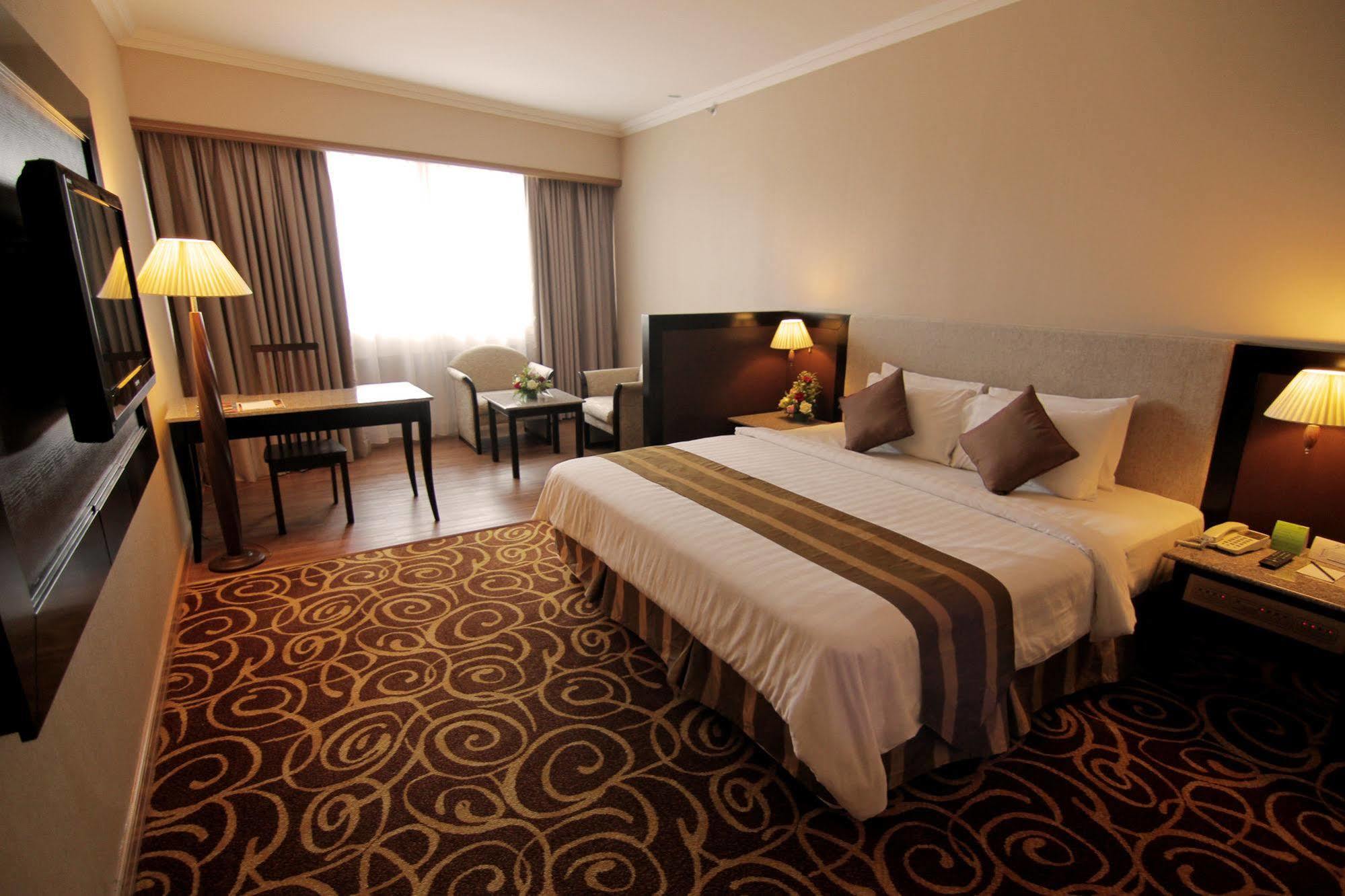 מירי Mega Hotel Sdn Bhd מראה חיצוני תמונה
